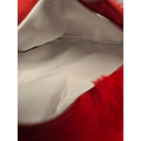 Heart-Shaped Red Faux Fur Crossbody Bag With Gold Chain soft fairycore Y2K love - Picture 5 of 6